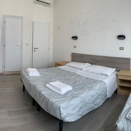 Hotel Laika Rimini Buitenkant foto