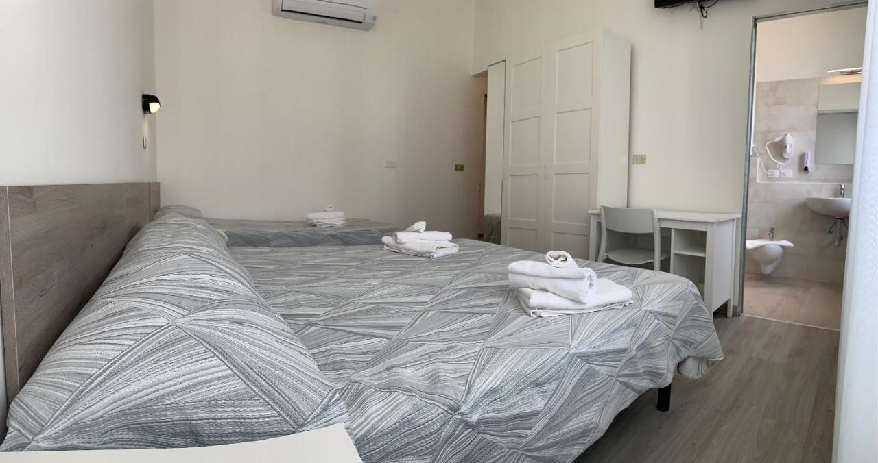 Hotel Laika Rimini Buitenkant foto