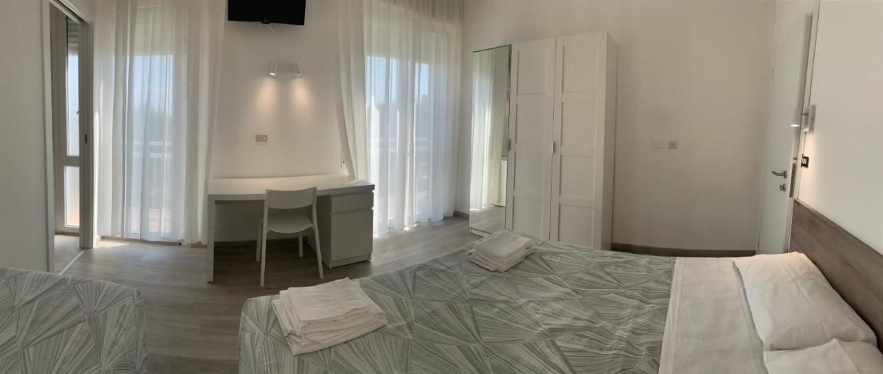 Hotel Laika Rimini Buitenkant foto