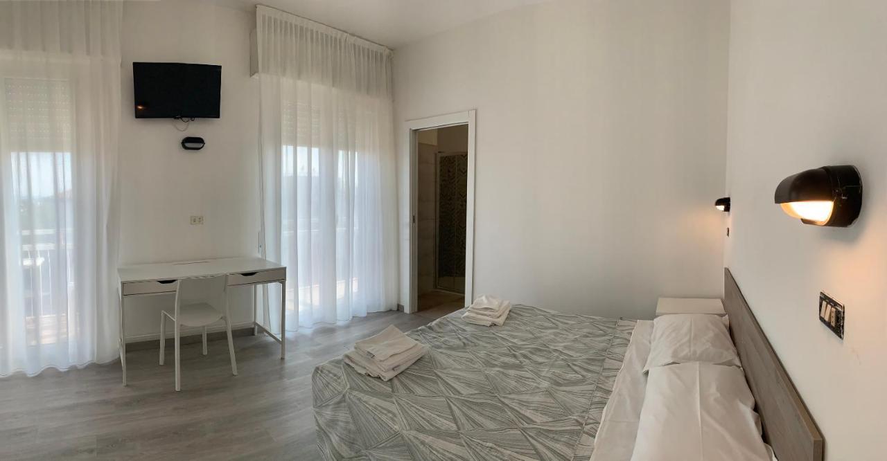 Hotel Laika Rimini Buitenkant foto