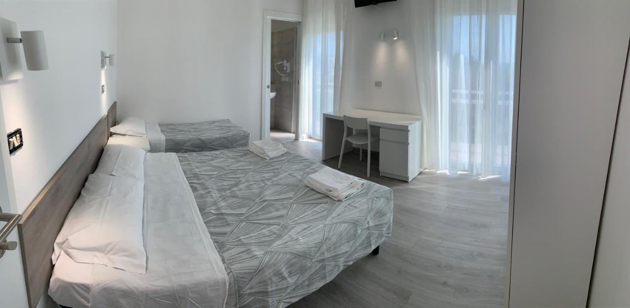 Hotel Laika Rimini Buitenkant foto