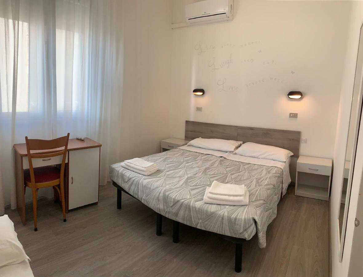 Hotel Laika Rimini Buitenkant foto