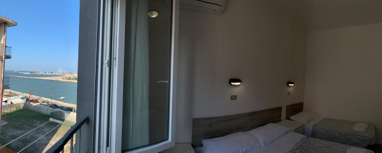 Hotel Laika Rimini Buitenkant foto