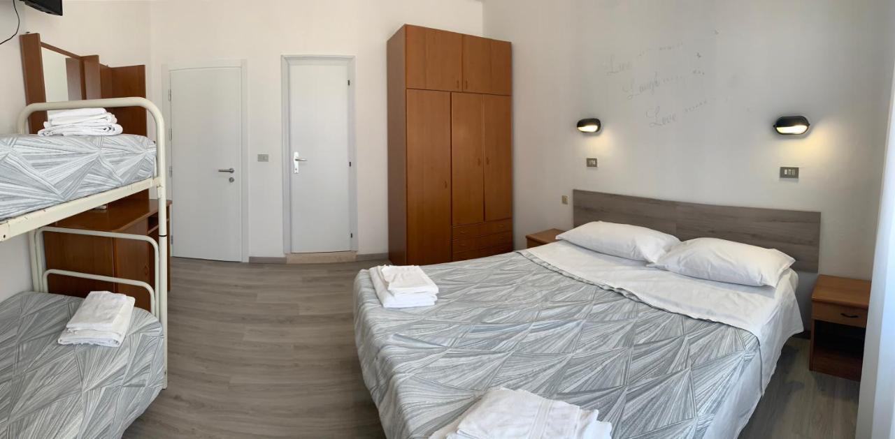Hotel Laika Rimini Buitenkant foto