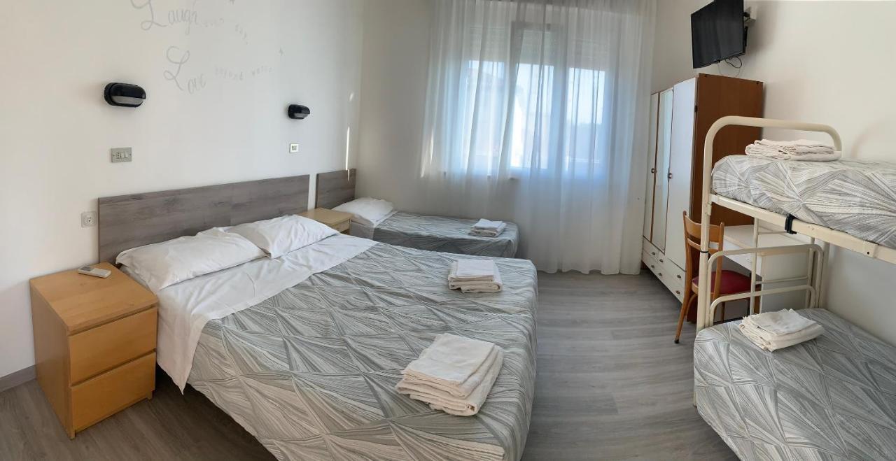 Hotel Laika Rimini Buitenkant foto