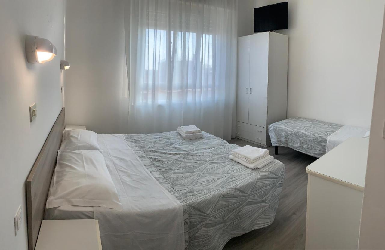 Hotel Laika Rimini Buitenkant foto
